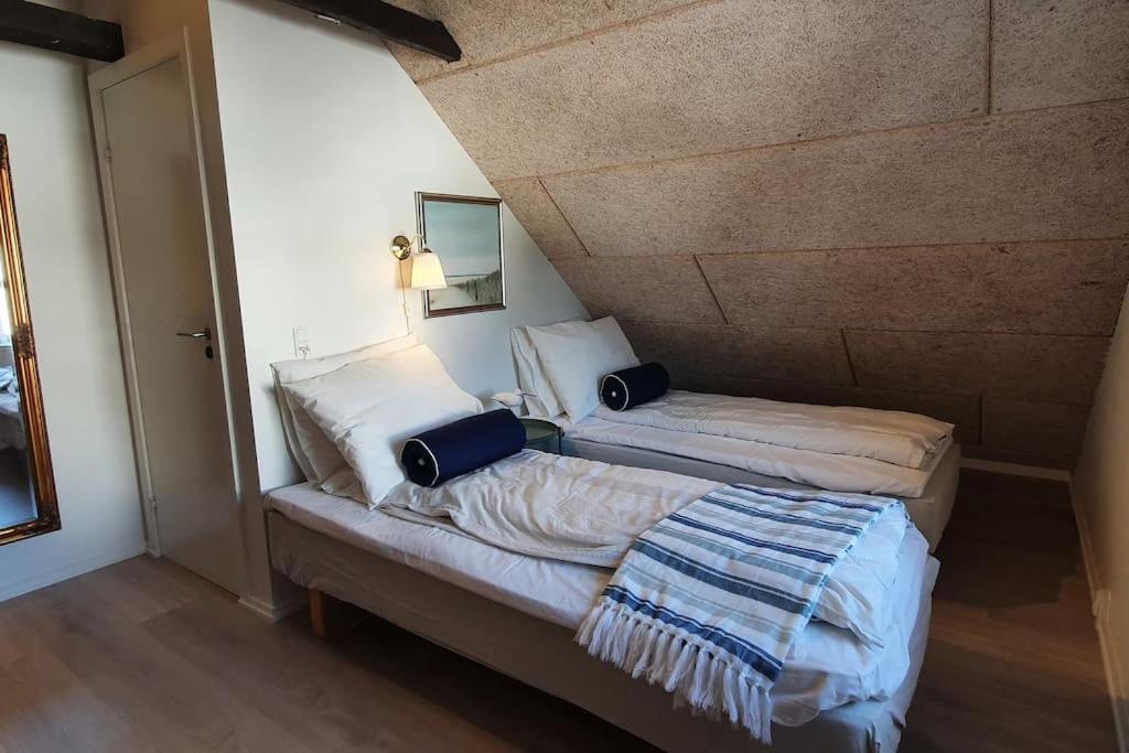 Centralt by hus Blokhus-Hune til 10 pers privat Gårdhave