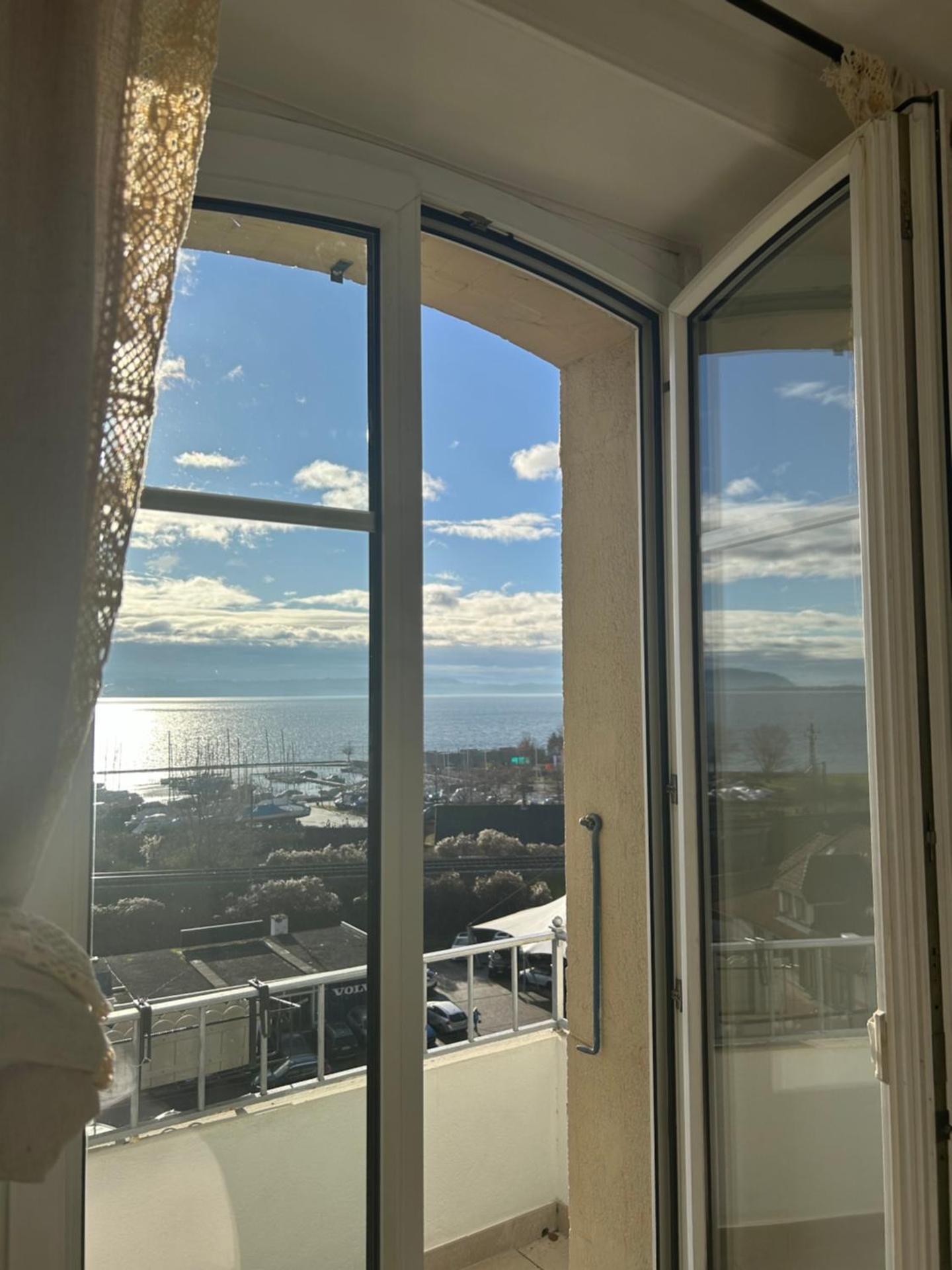 Apartment with Lake View