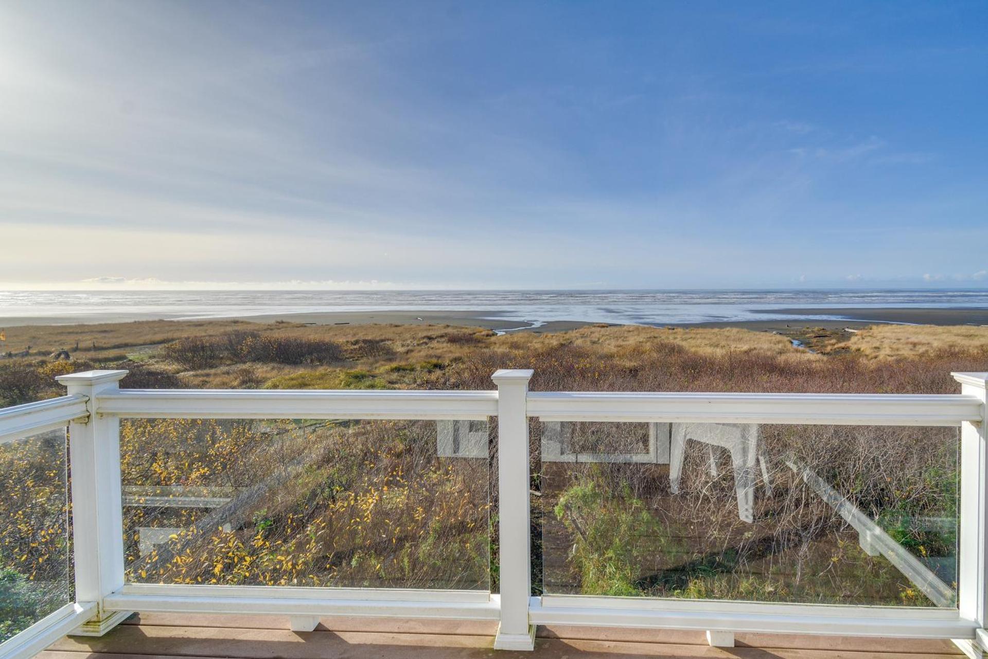 Oceanfront Moclips Retreat with Beach Access and View!