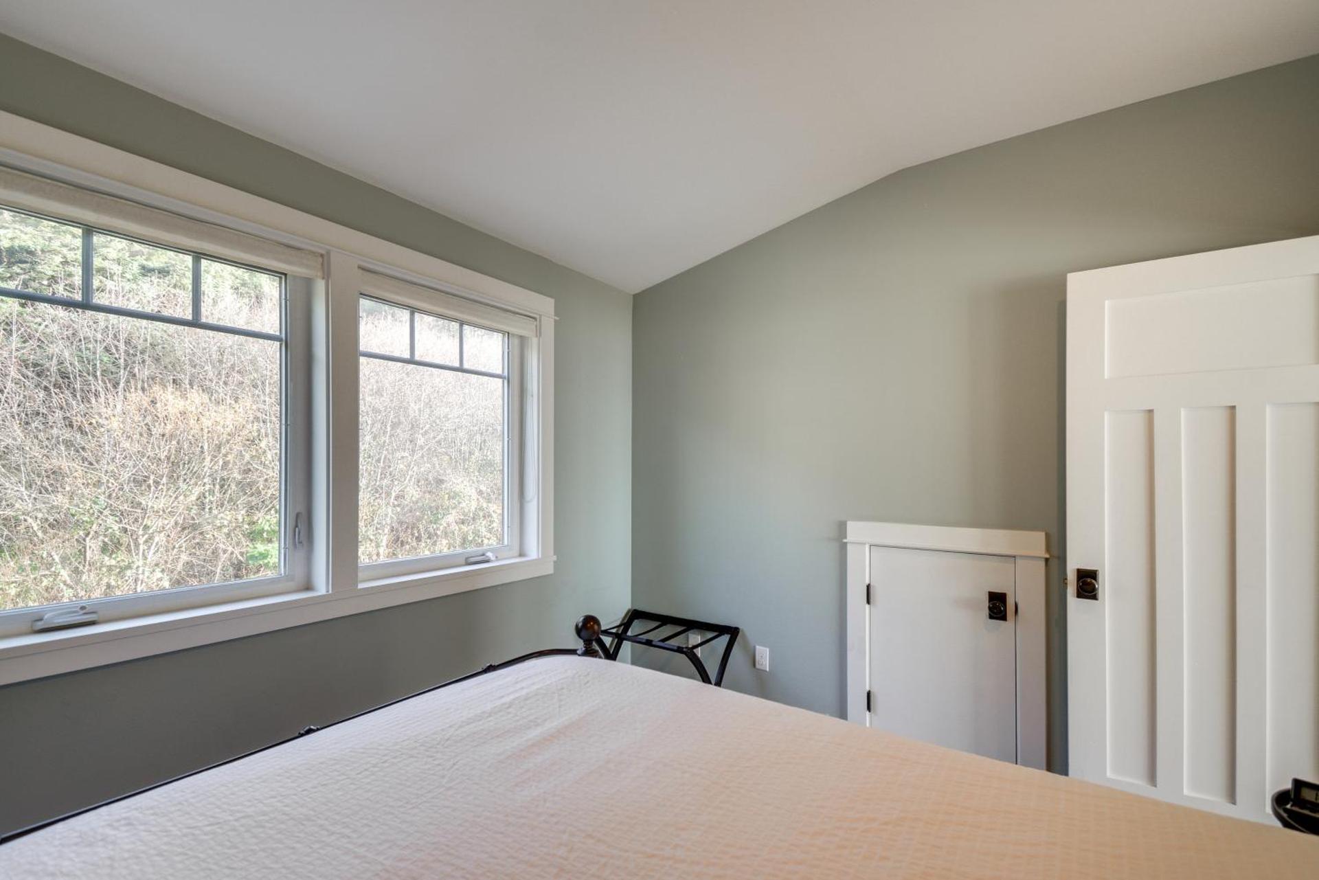 Oceanfront Moclips Retreat with Beach Access and View!