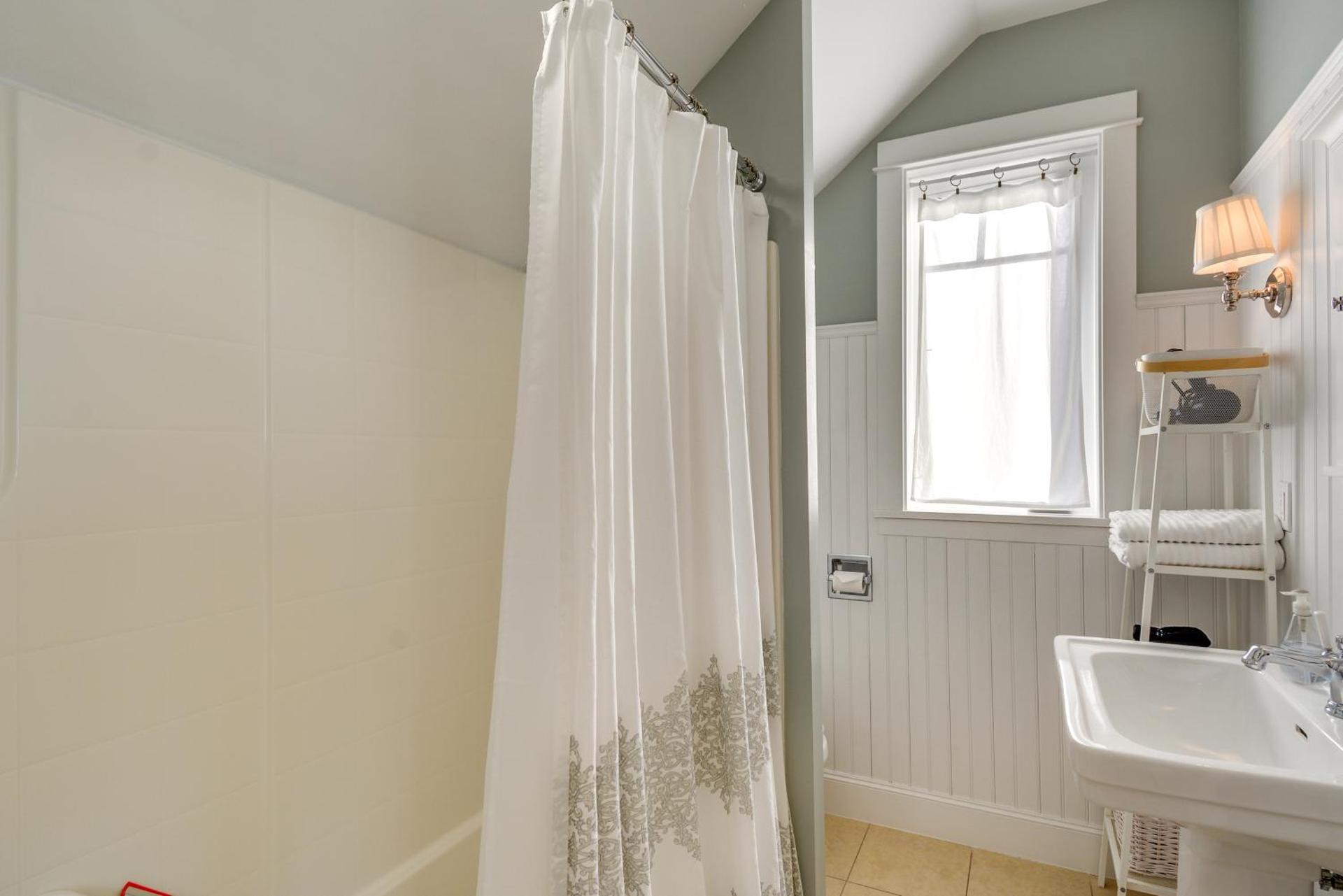 Oceanfront Moclips Retreat with Beach Access and View!