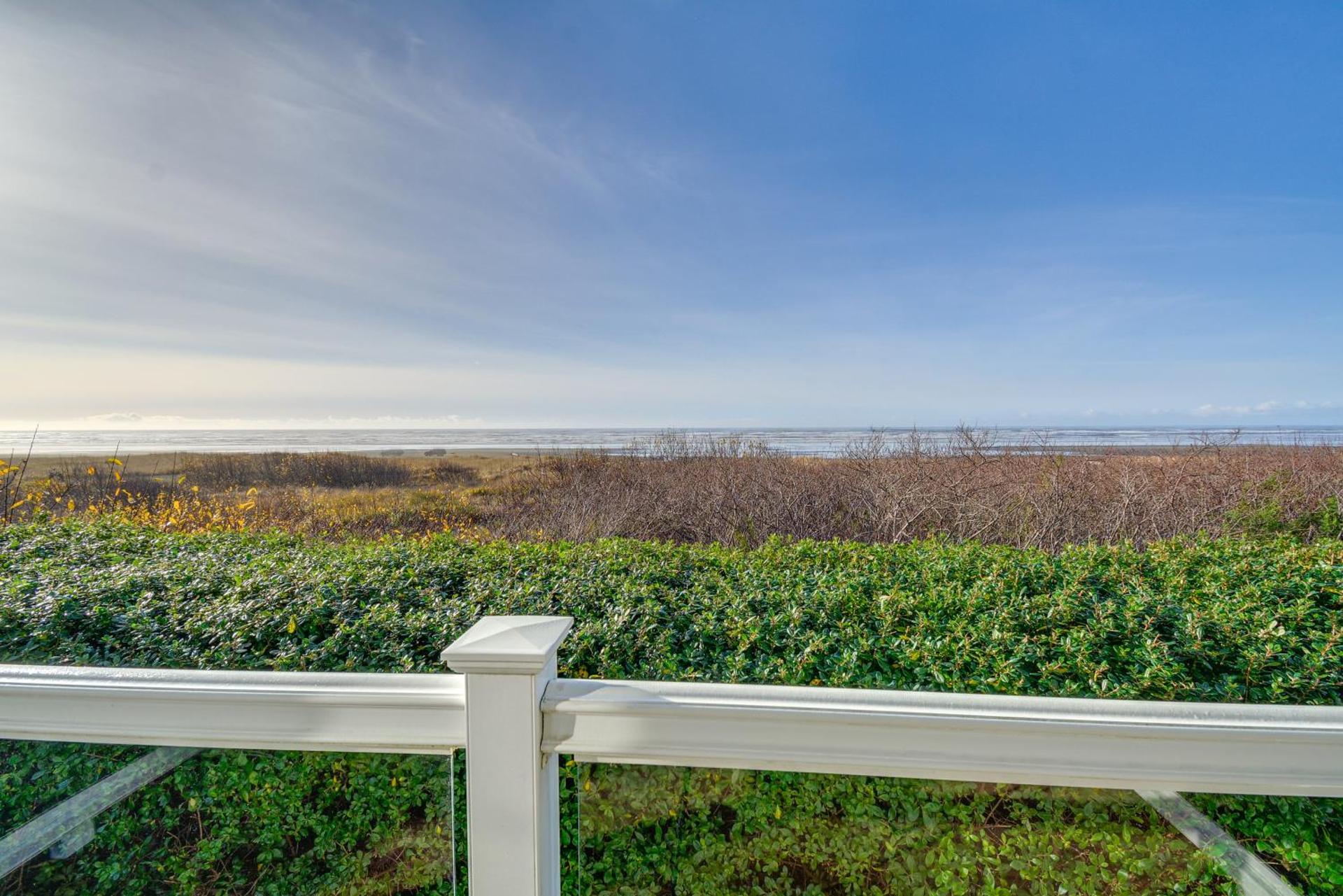 Oceanfront Moclips Retreat with Beach Access and View!