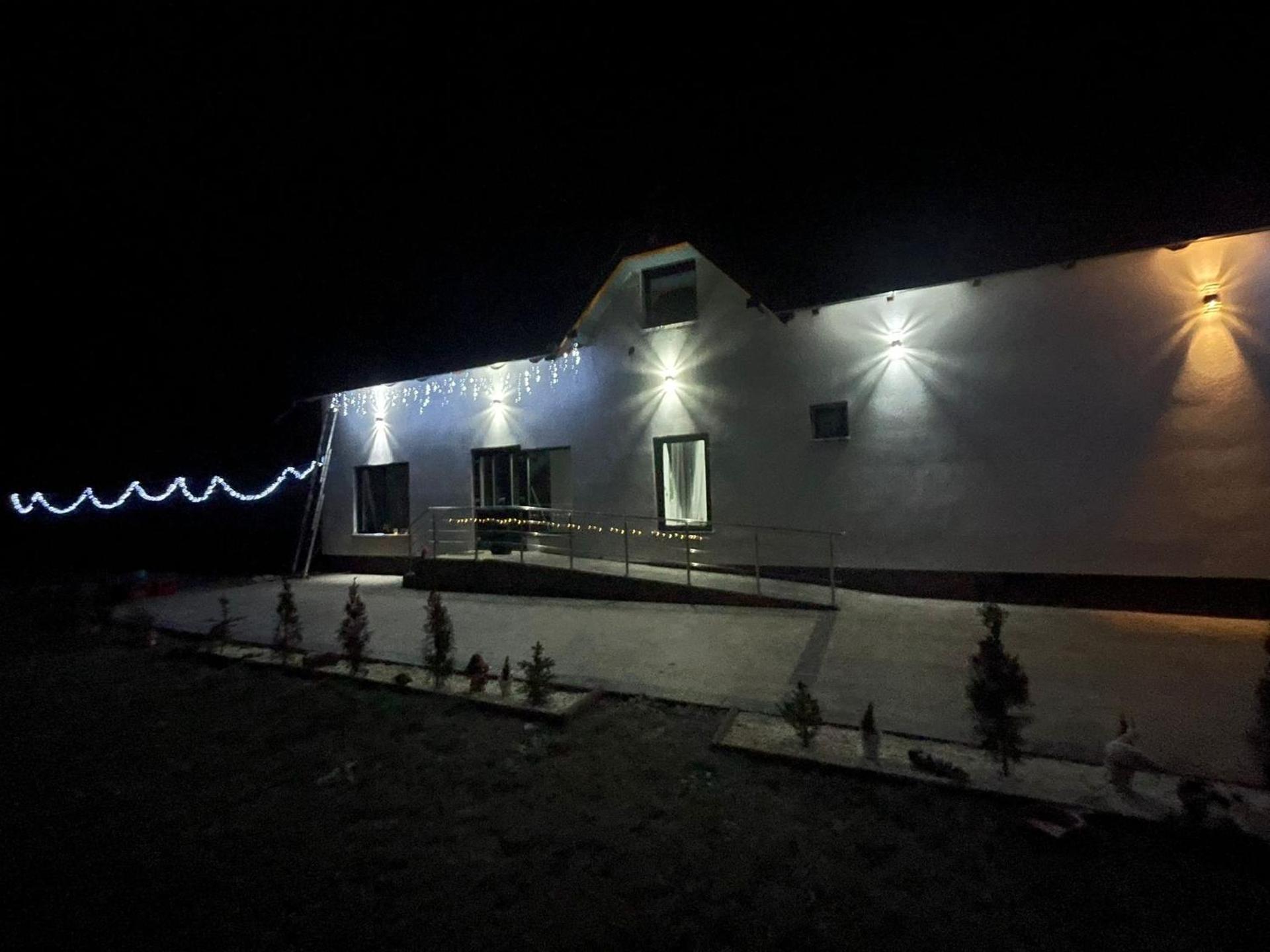 Casuta din drumul muntelui