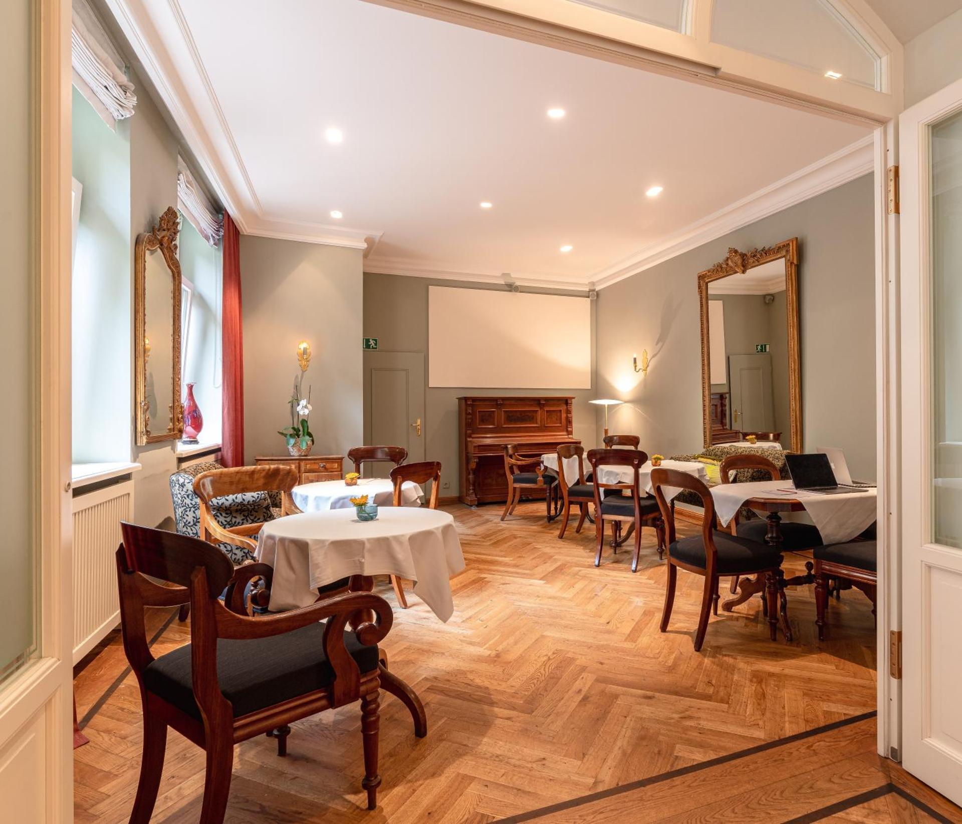 Meeting/conference room