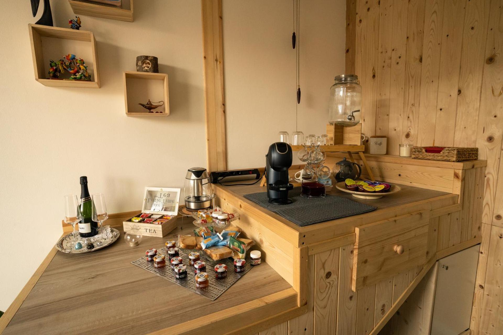 Coffee/tea facilities