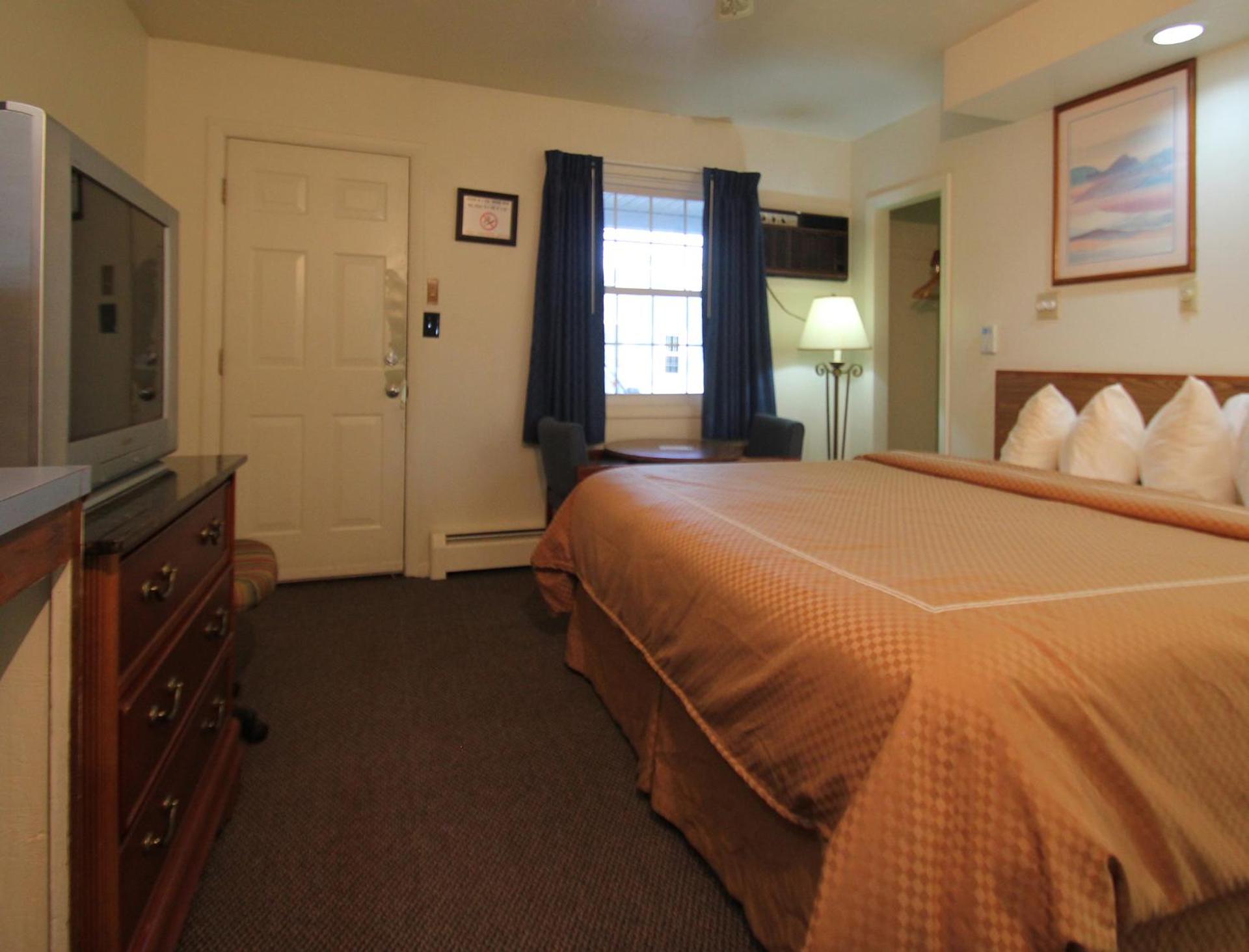 King Room with Bathtub