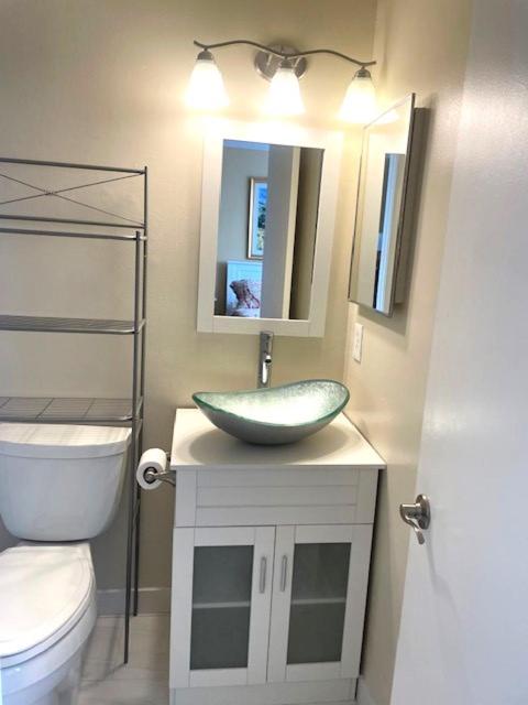 Coastal Townhome in Jupiter 1 mile to beach!