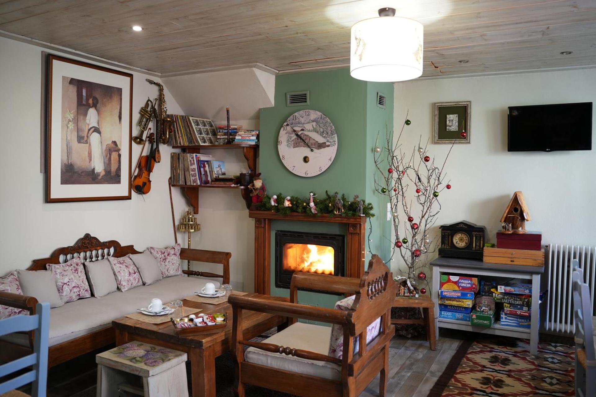 Communal lounge/ TV room