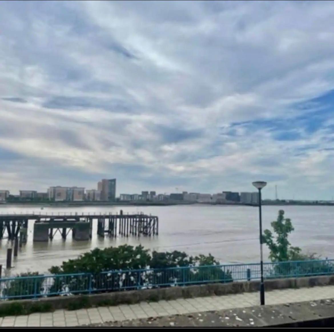 Luxurious river view apartment