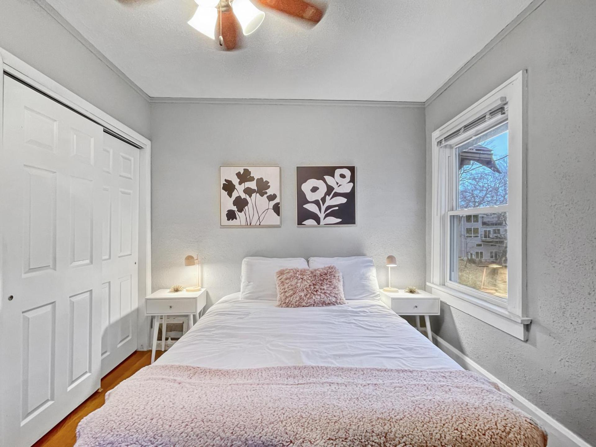 Roomy 4BR by Drake Sleeps 13 HUGE yard