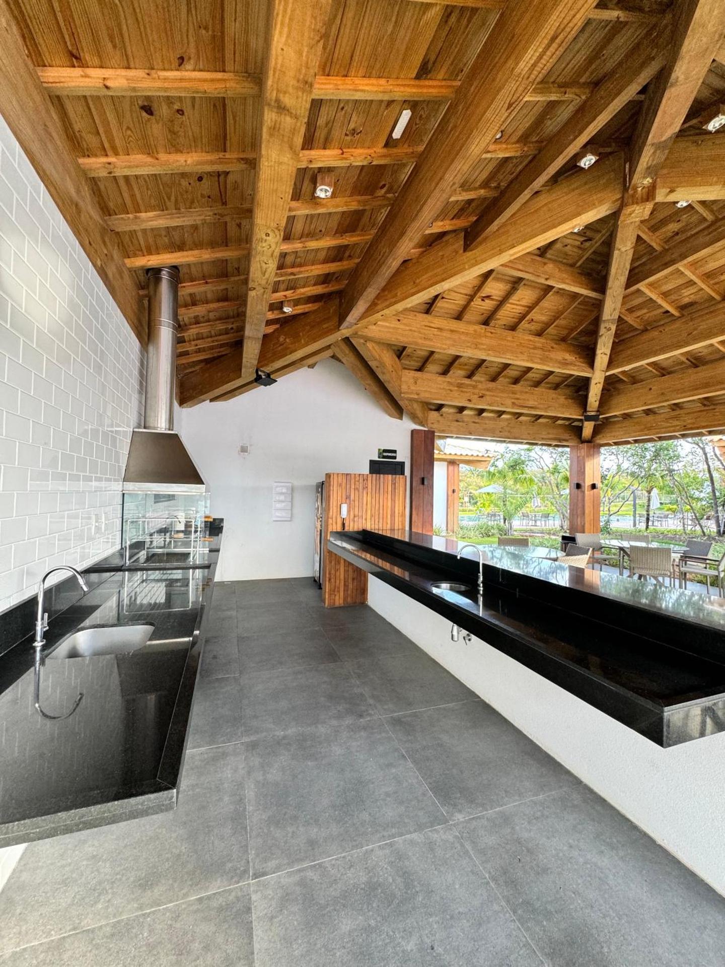 Apartamento studio novo e completo em Praia do Forte! 900m da Vila!