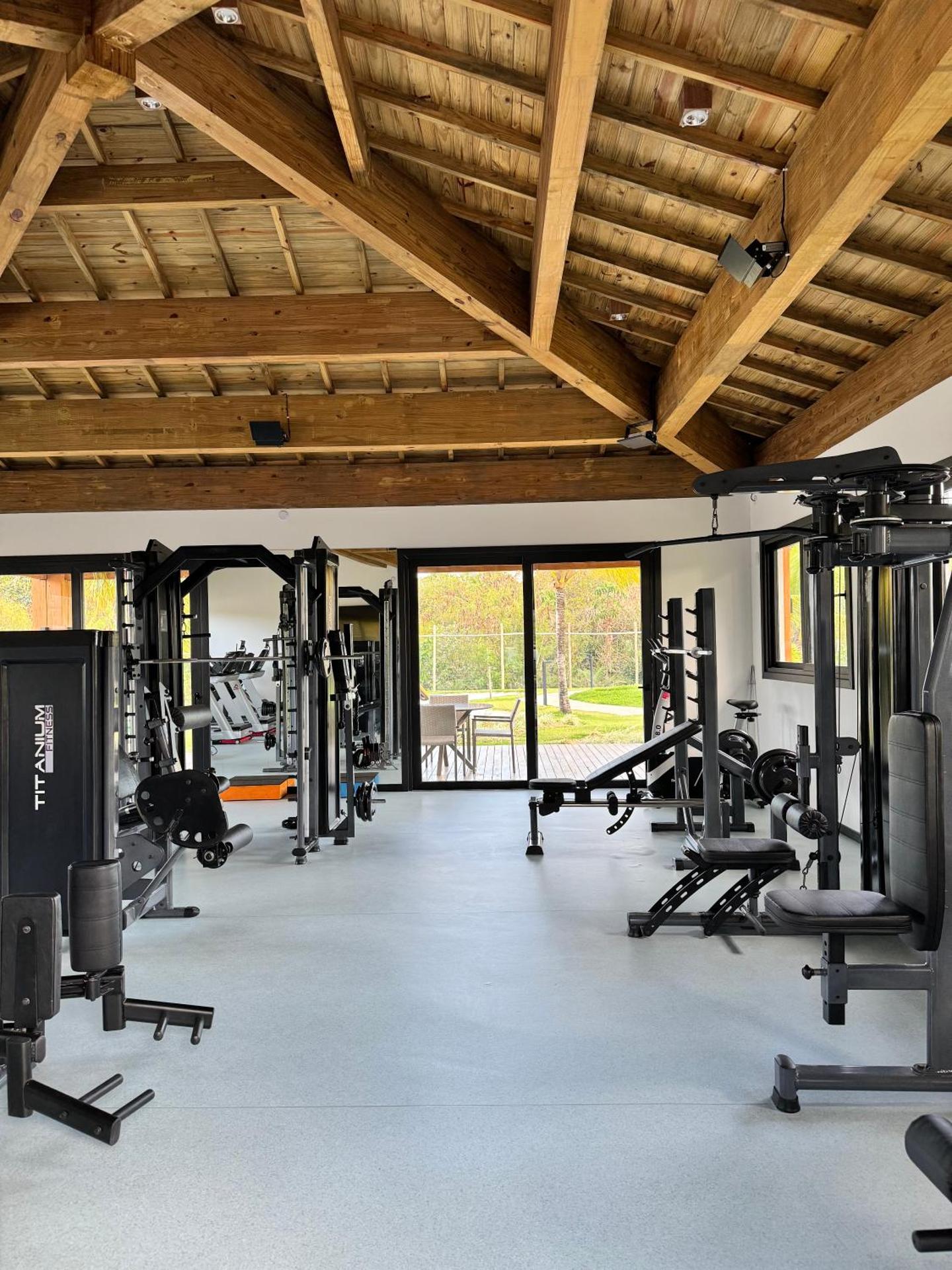 Apartamento studio novo e completo em Praia do Forte! 900m da Vila!