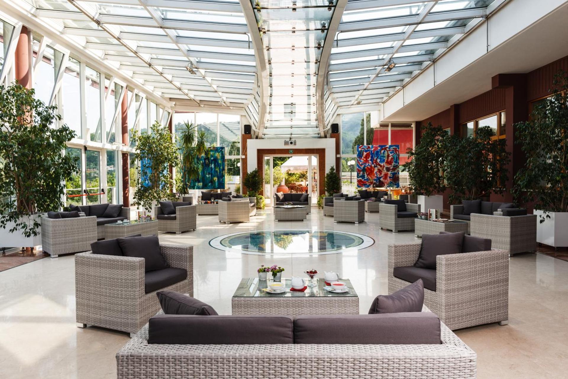 Communal lounge/ TV room