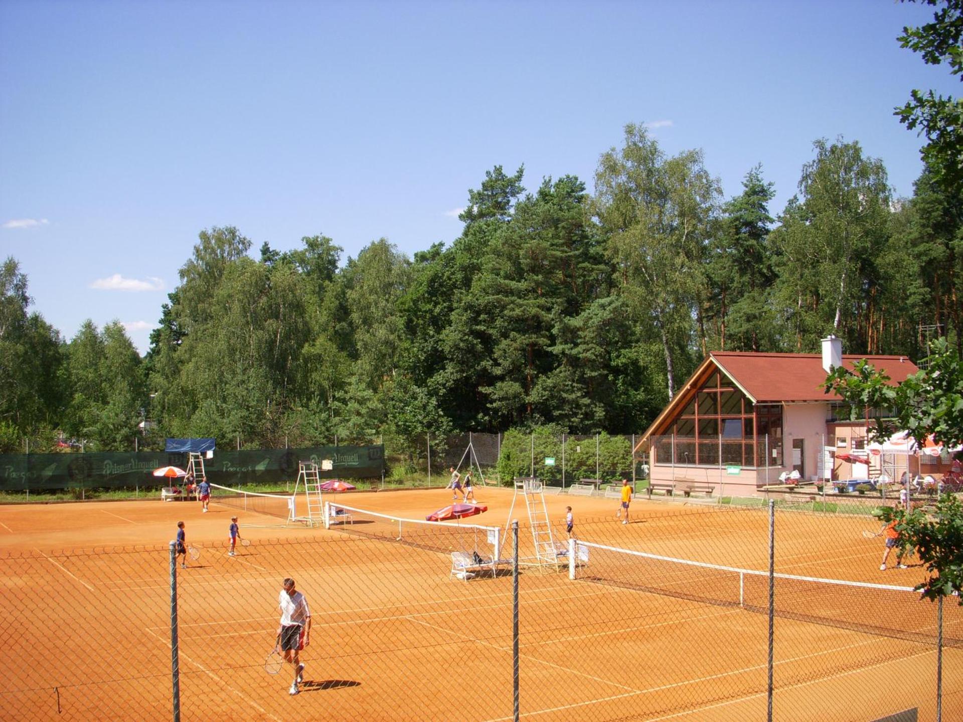 Tennis court
