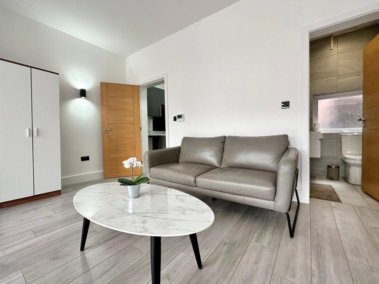 Cute, Stylish 1 Bedroom Leeds City Apartment