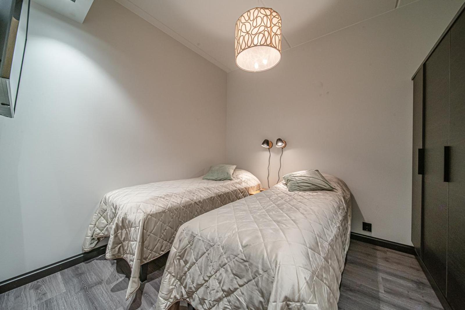 Levillas Cranberry C14