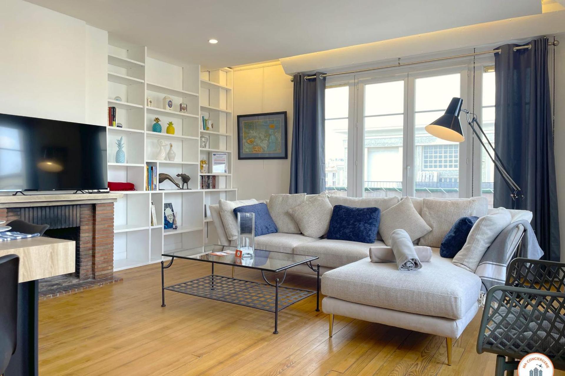 Communal lounge/ TV room