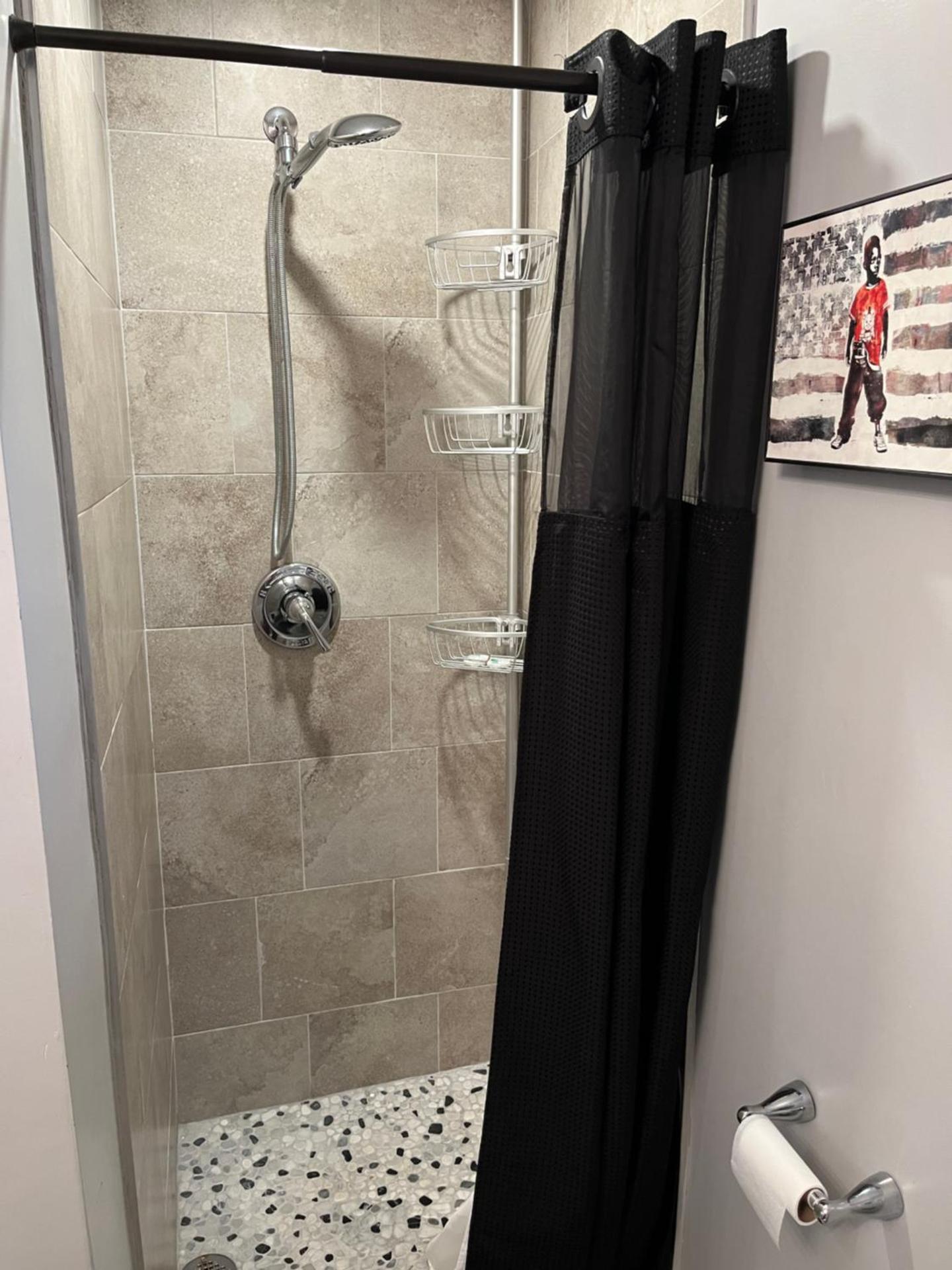 Urban Retreat Basement Studio Only Two Blocks From Metro! OFF STREET PARKING!