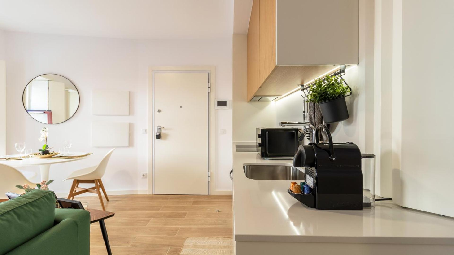 Old Town 1BR Duplex by LovelyStay