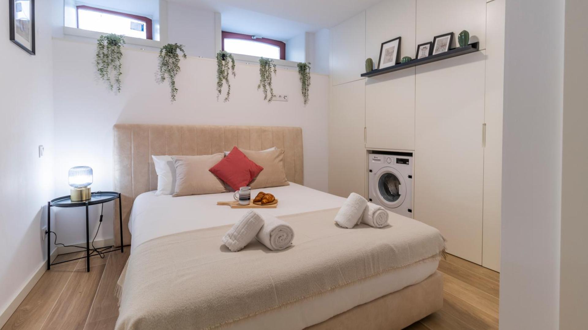 Old Town 1BR Duplex by LovelyStay