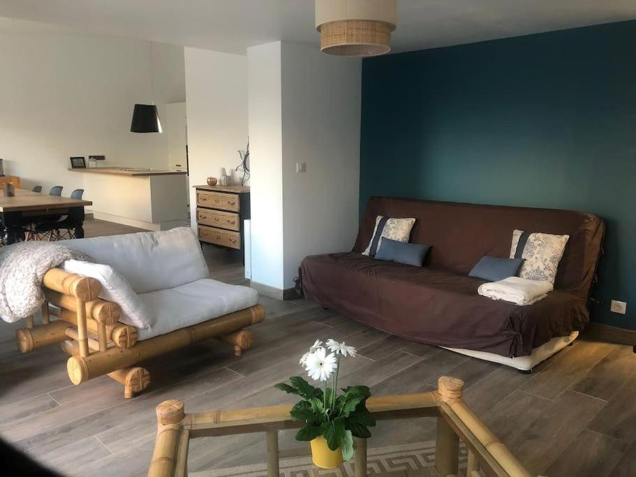 Logement de plain-pied avec jardin, terrasse