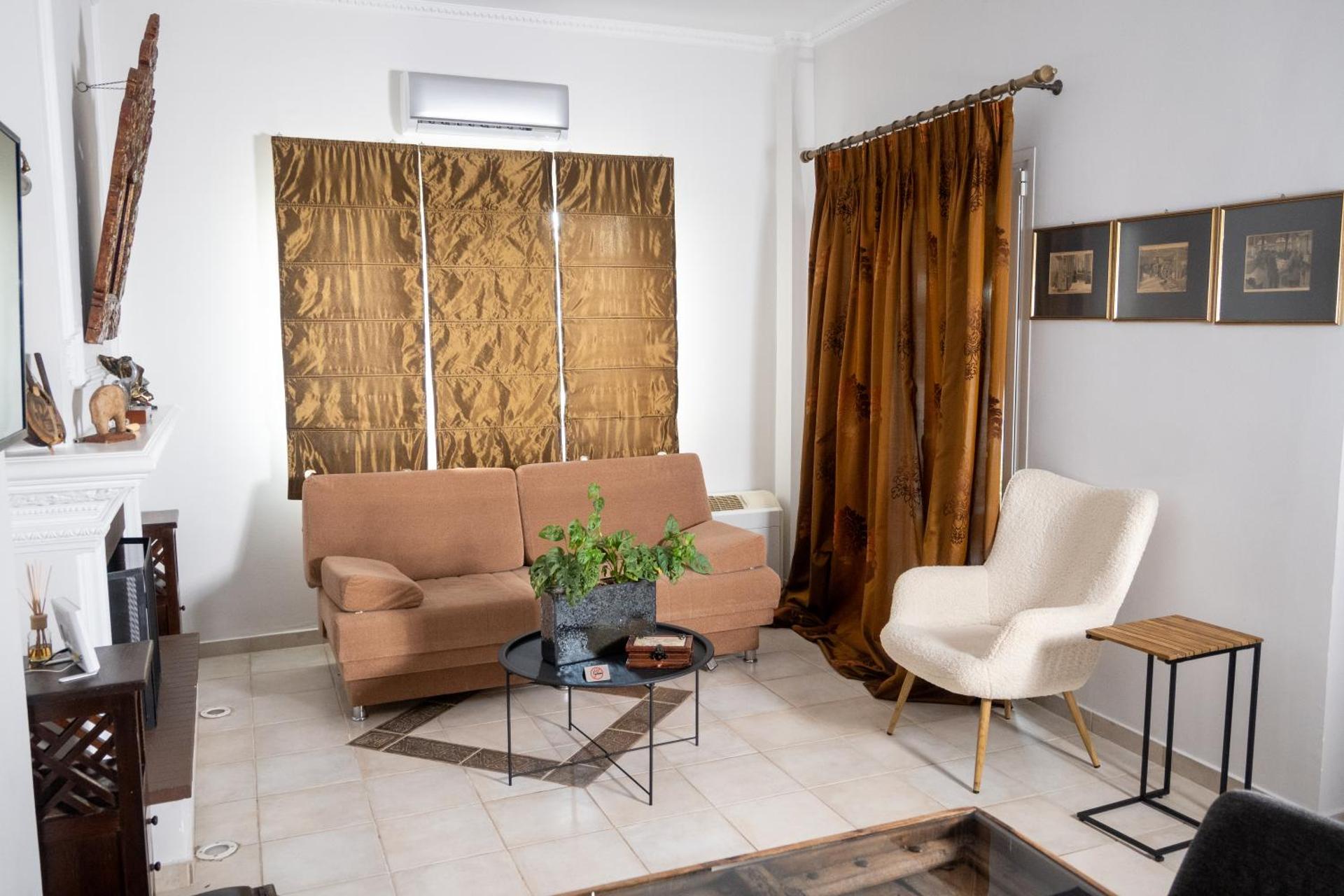 Μονοκατοικία με κήπο στη θάλασσα.