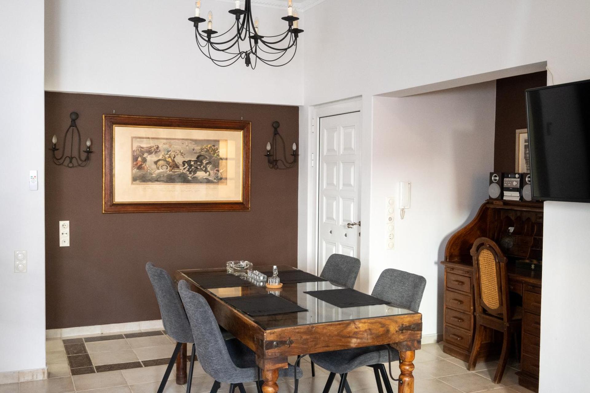 Μονοκατοικία με κήπο στη θάλασσα.