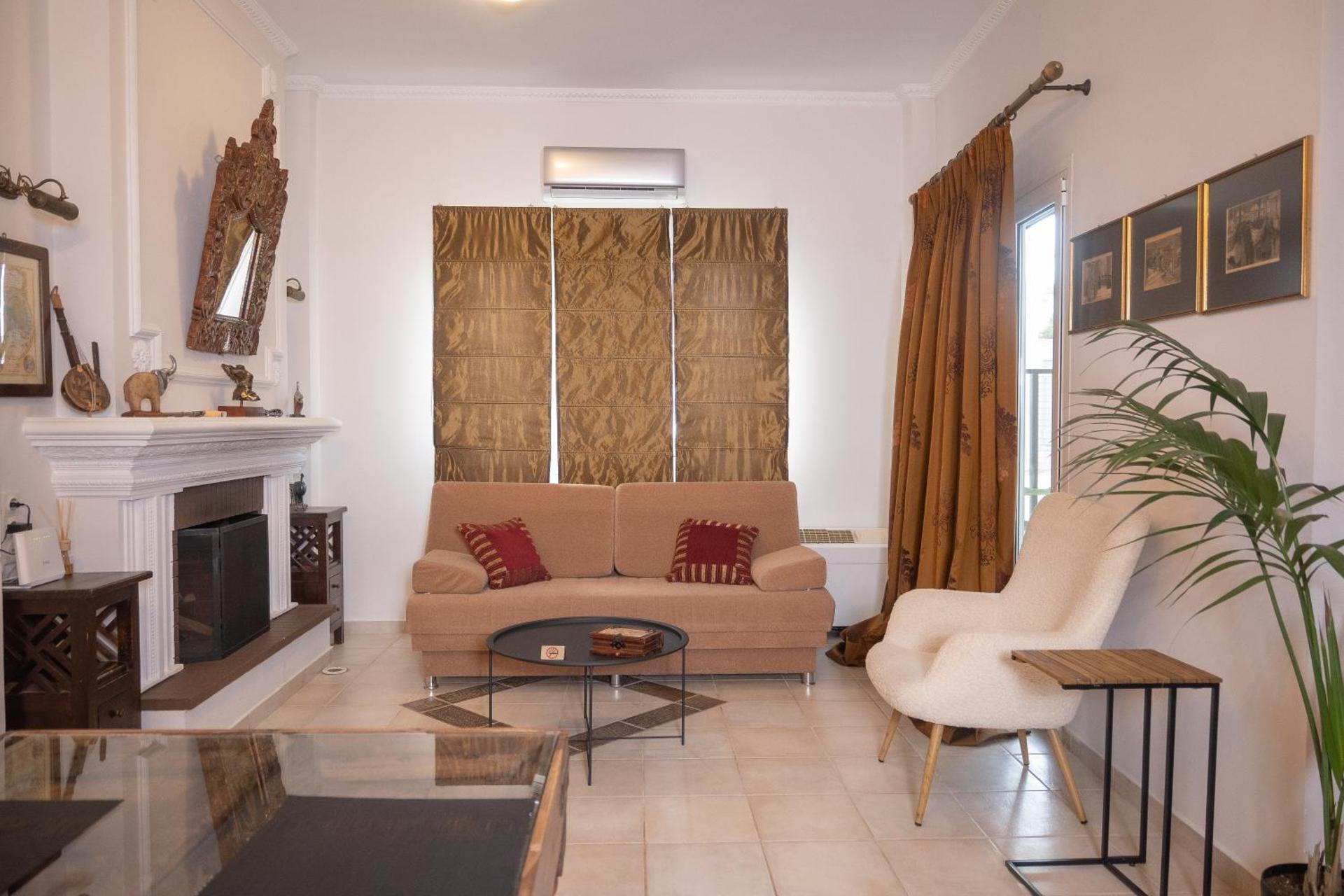 Μονοκατοικία με κήπο στη θάλασσα.