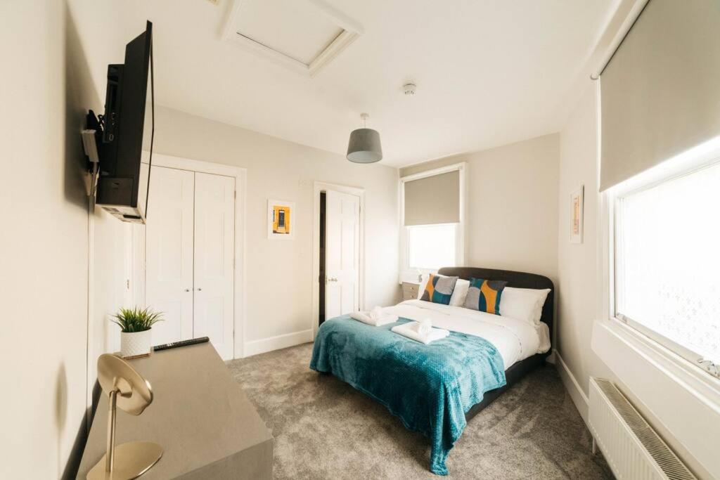 Central 4-bed House, 10 min Walk to Sights