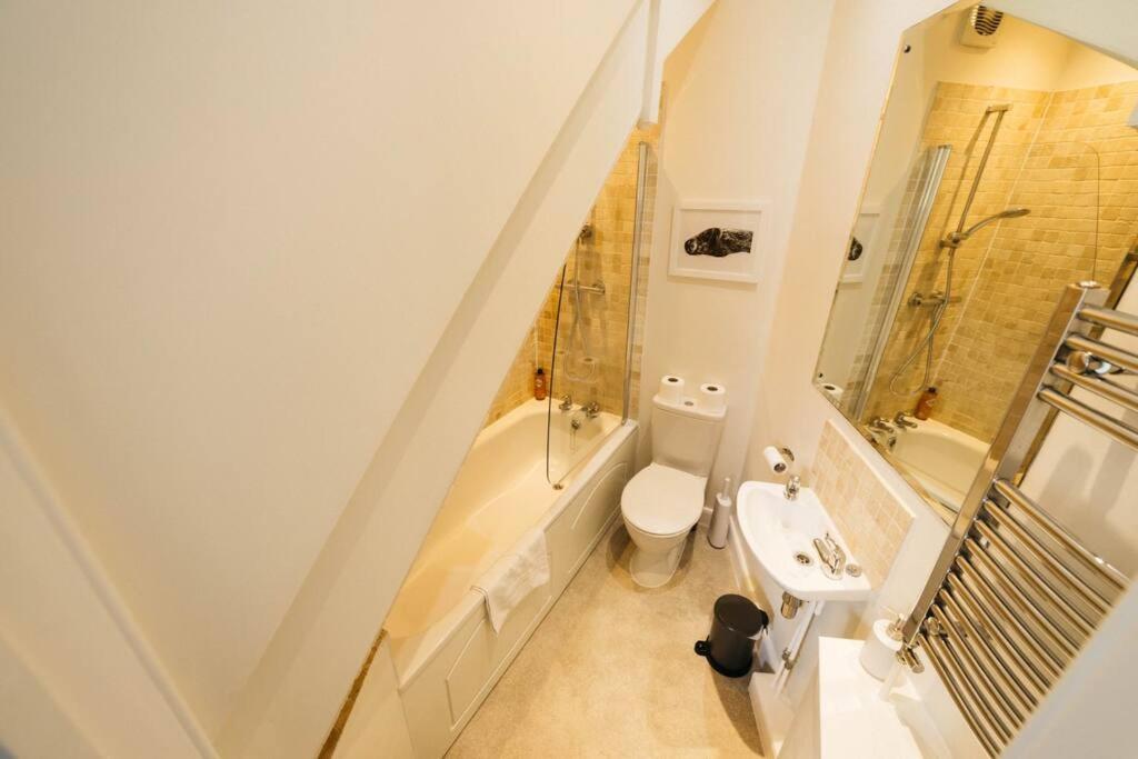 Central 4-bed House, 10 min Walk to Sights