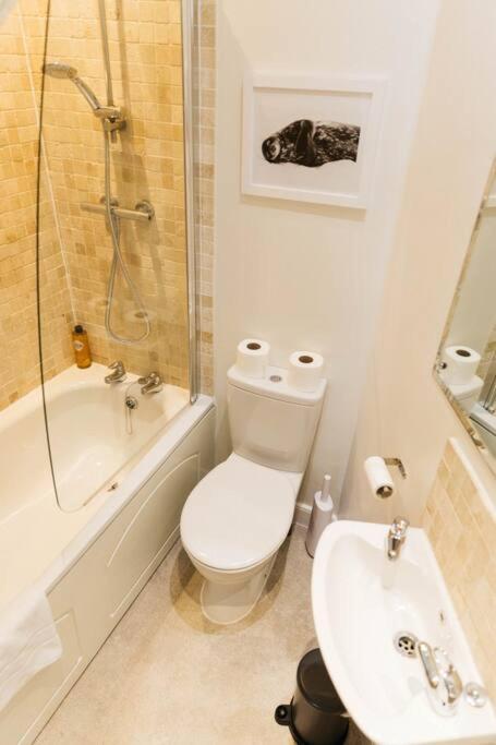 Central 4-bed House, 10 min Walk to Sights