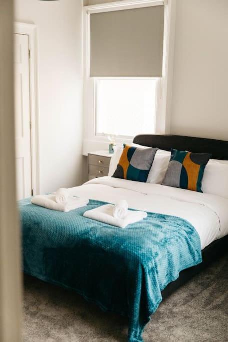 Central 4-bed House, 10 min Walk to Sights