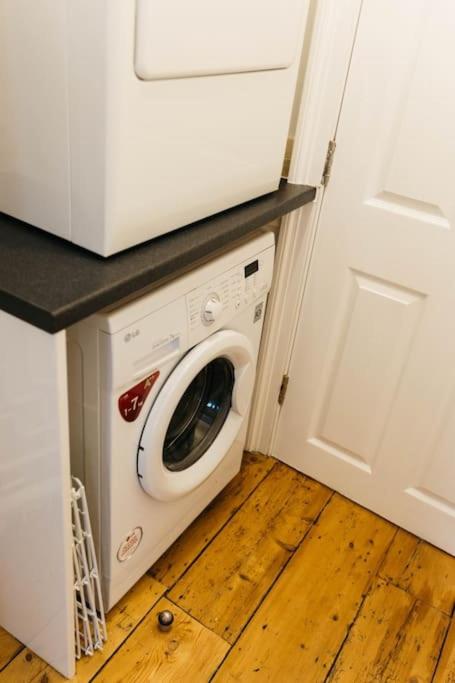 Central 4-bed House, 10 min Walk to Sights