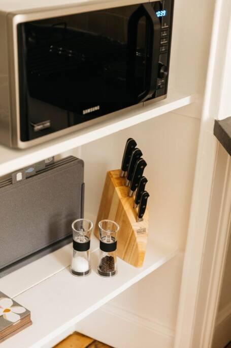 Central 4-bed House, 10 min Walk to Sights