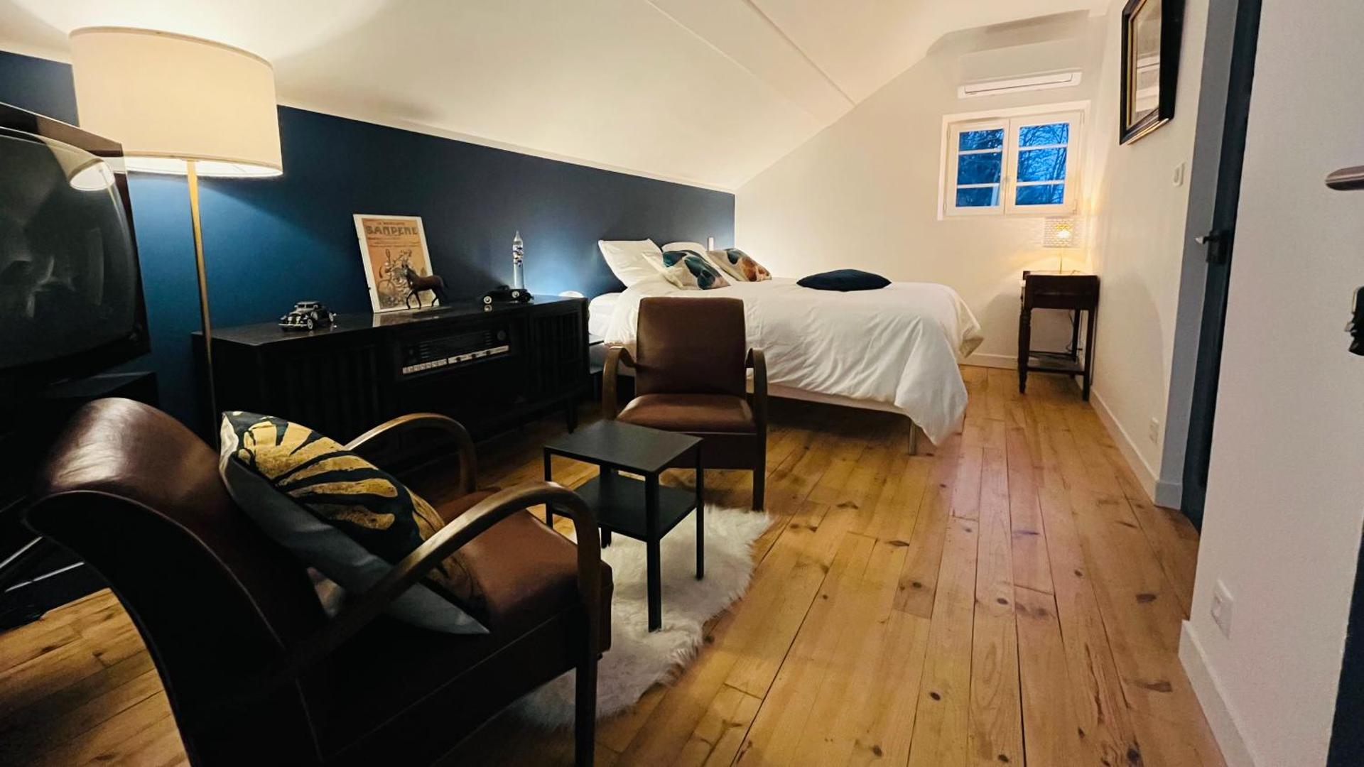 Photo of the whole room