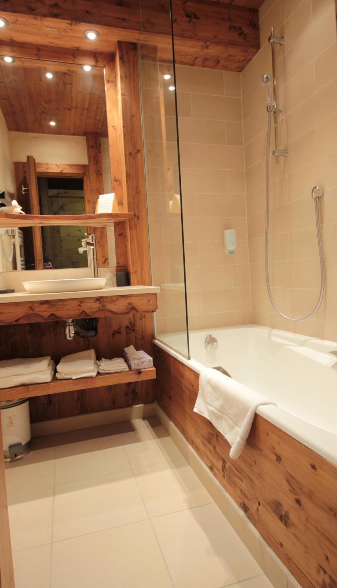 Superior Family Room (2 Adults + 1 Child)