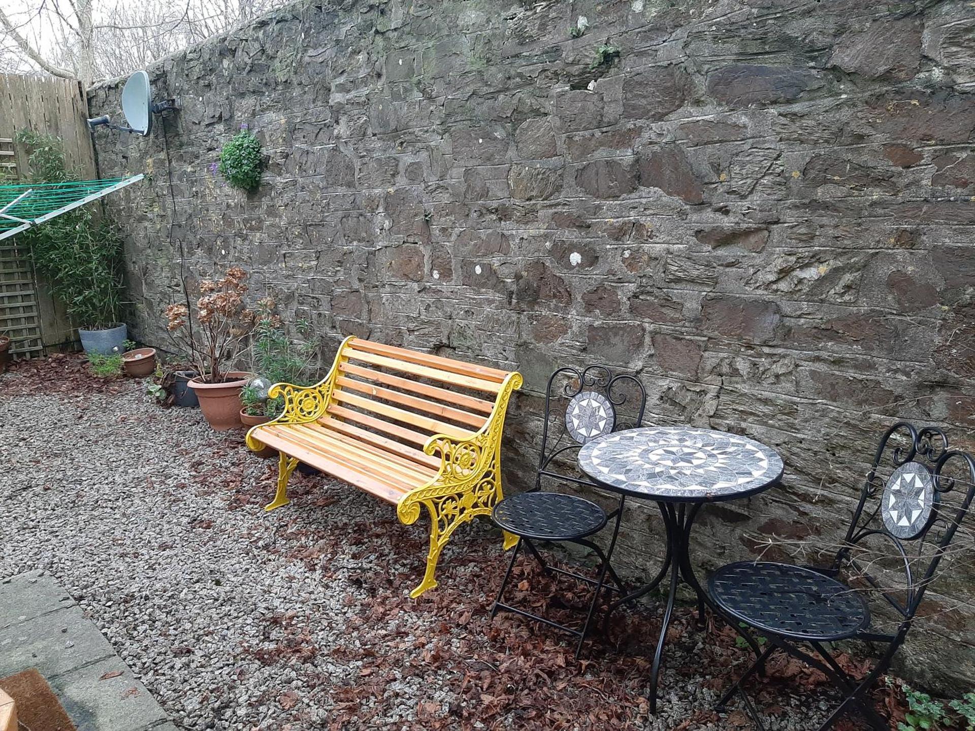 Cozy Courtyard Apt Explore & Relax Free Parking