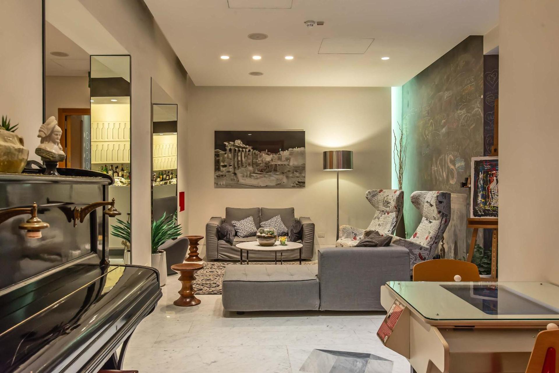 Communal lounge/ TV room