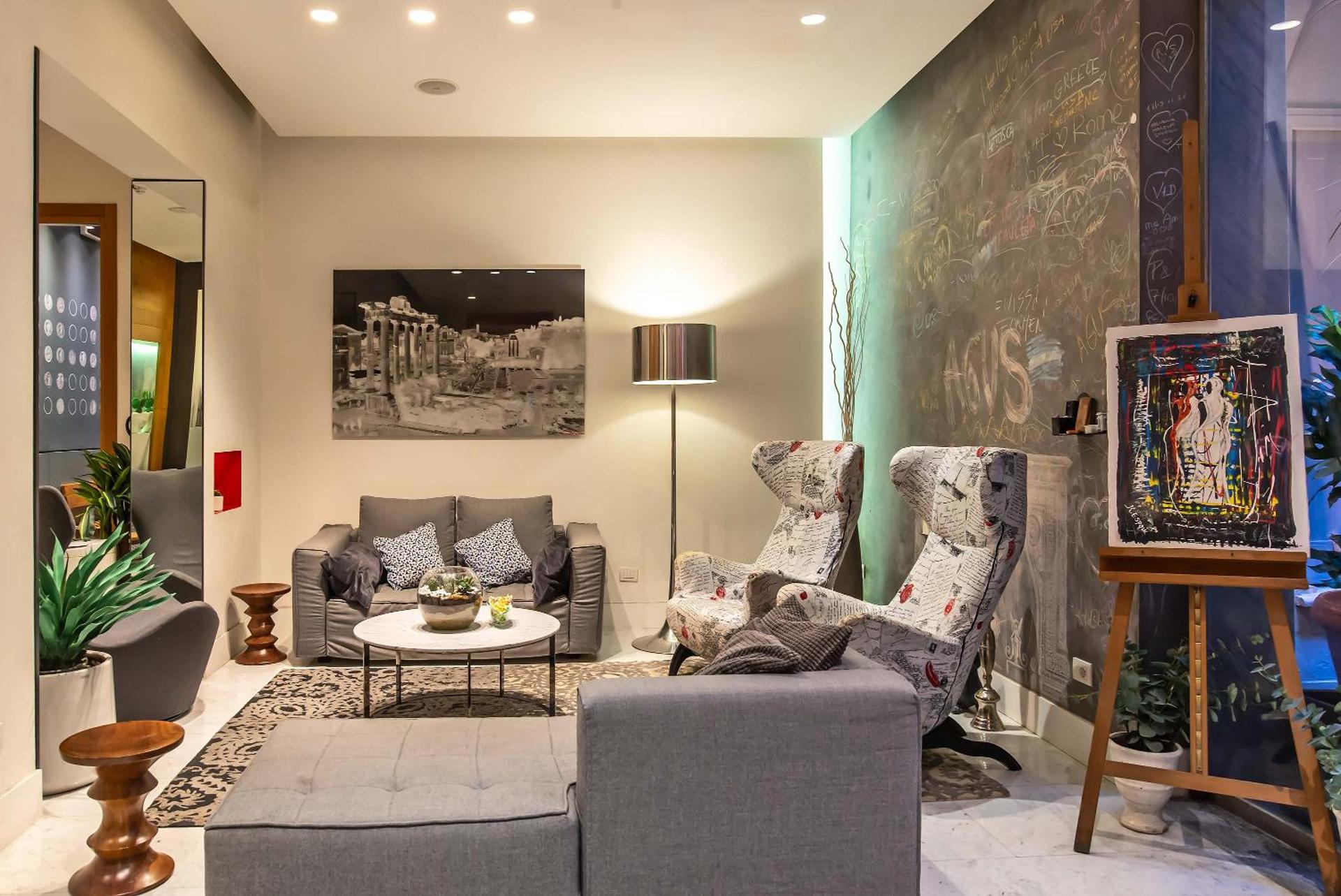 Communal lounge/ TV room