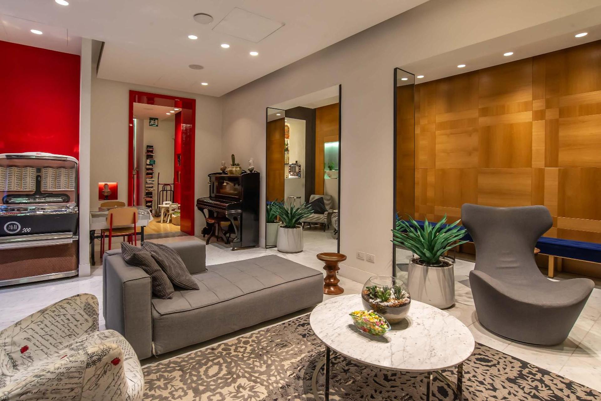 Communal lounge/ TV room