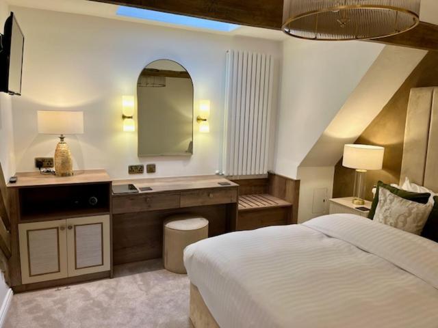 Castle Hotel & Apartments