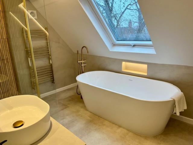 Castle Hotel & Apartments