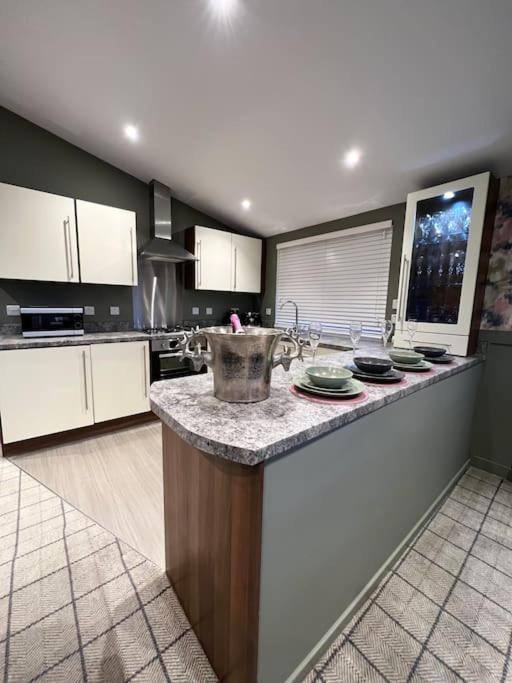 Luxury Lodge With Hot Tub In Royal Deeside