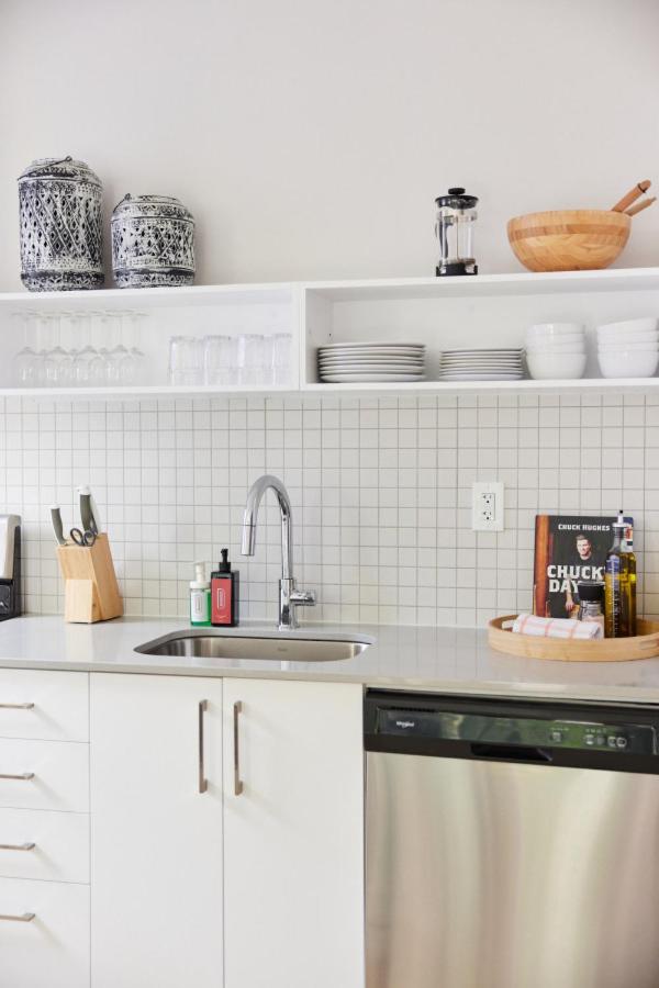 New and Cozy 3 bedroom in Le Plateau by Denstays