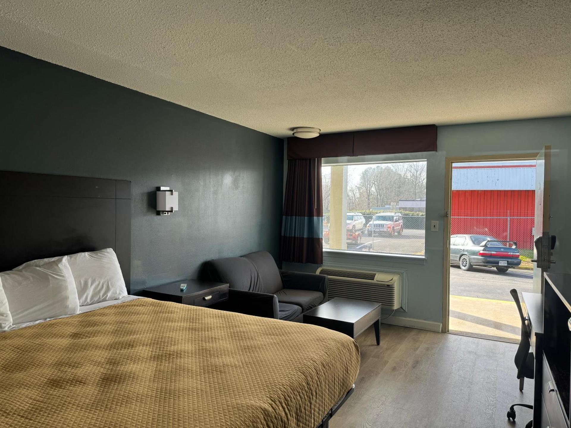 Red Carpet Inn & Suites - Danville