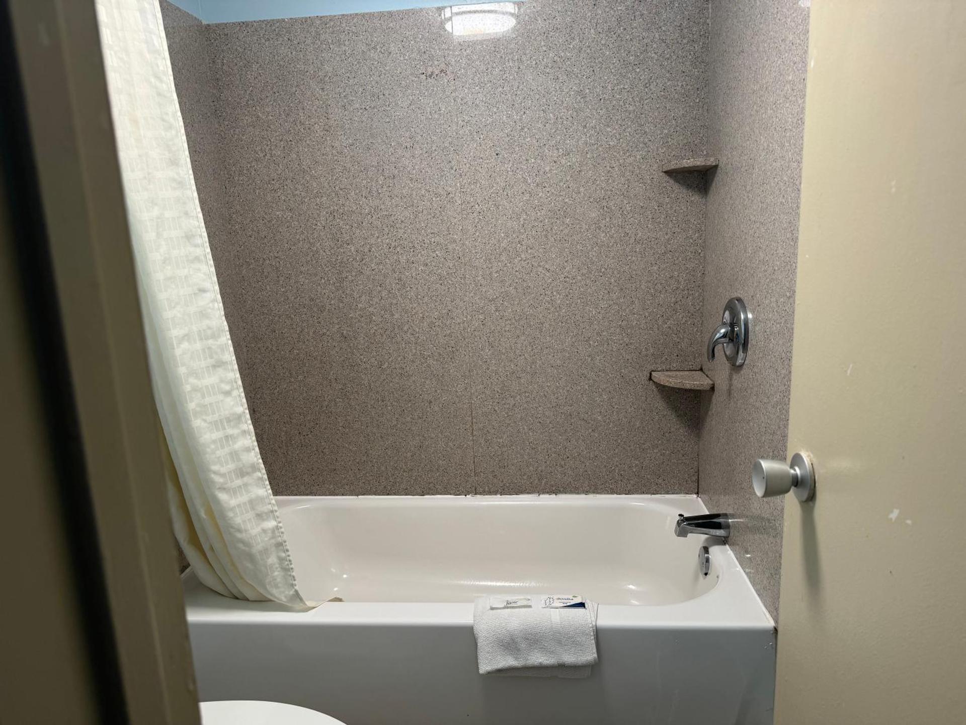 Red Carpet Inn & Suites - Danville