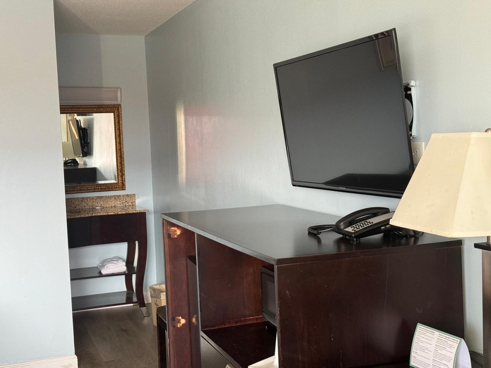 Red Carpet Inn & Suites - Danville