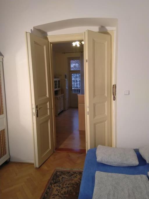 Authentic, traditional airbnb in central Prague !