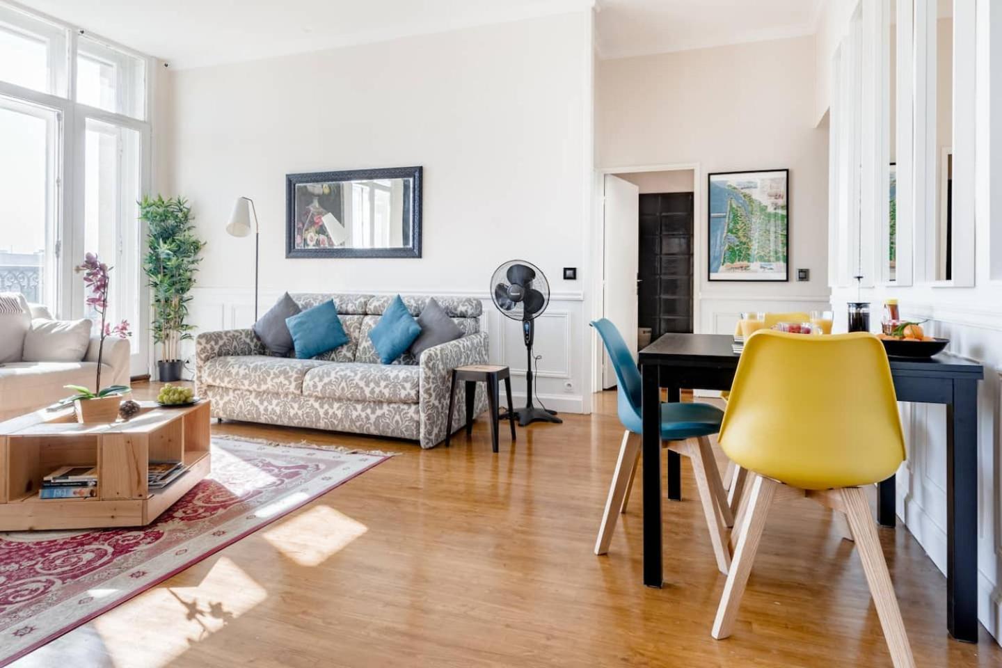 Elegant apartment in Bordeaux at Les Chartrons