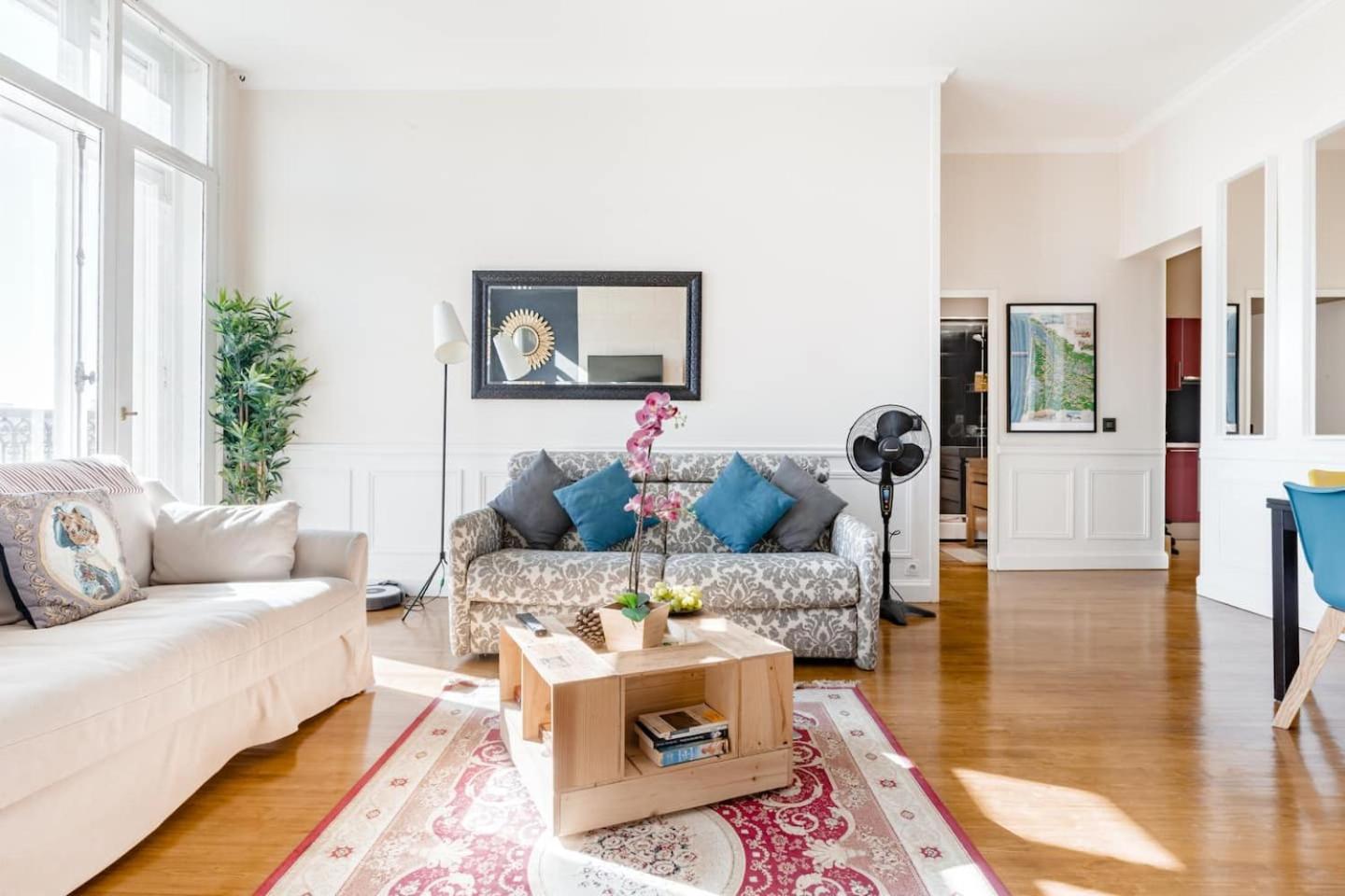 Elegant apartment in Bordeaux at Les Chartrons